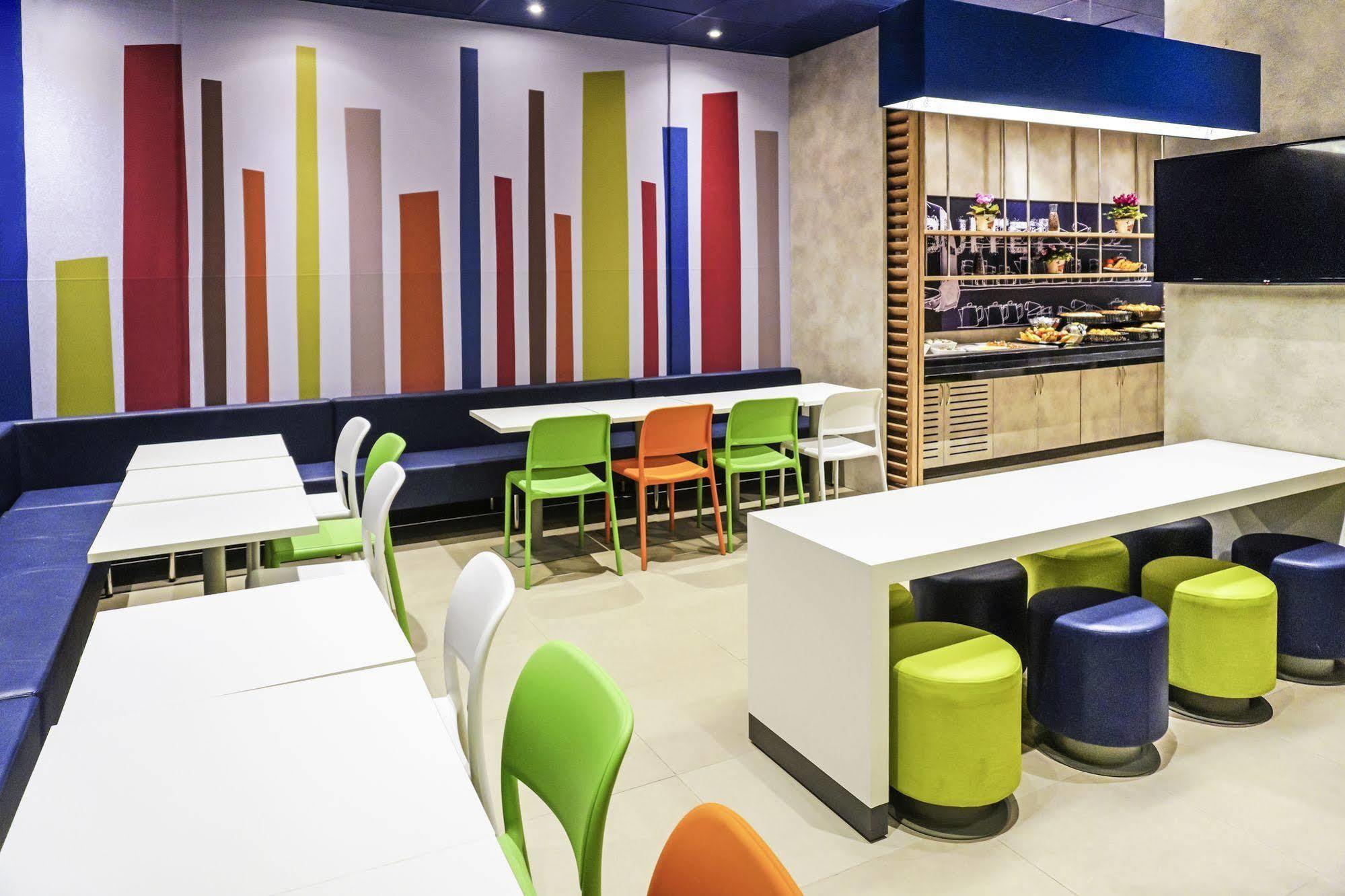 Ibis Budget Hyères Buitenkant foto
